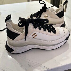 BRAND NEW Chanel Fabric Calfskin Suede CC Sneakers White: Size: 38.5